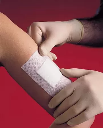 Αυτοκόλλητη αποστειρωμένη γάζα 5X7cm